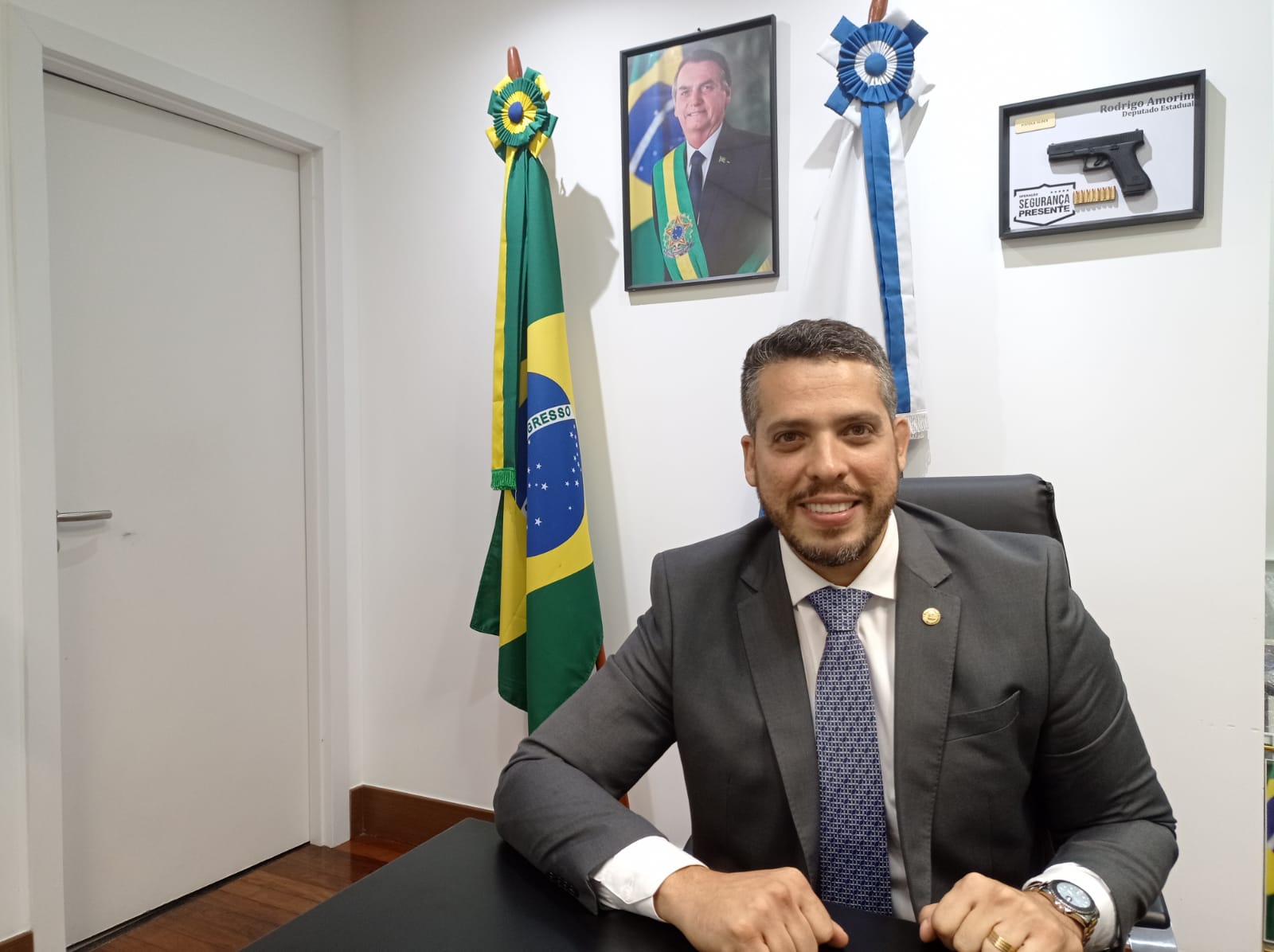 Justiça proíbe Rodrigo Amorim e outros dois deputados de entrar na